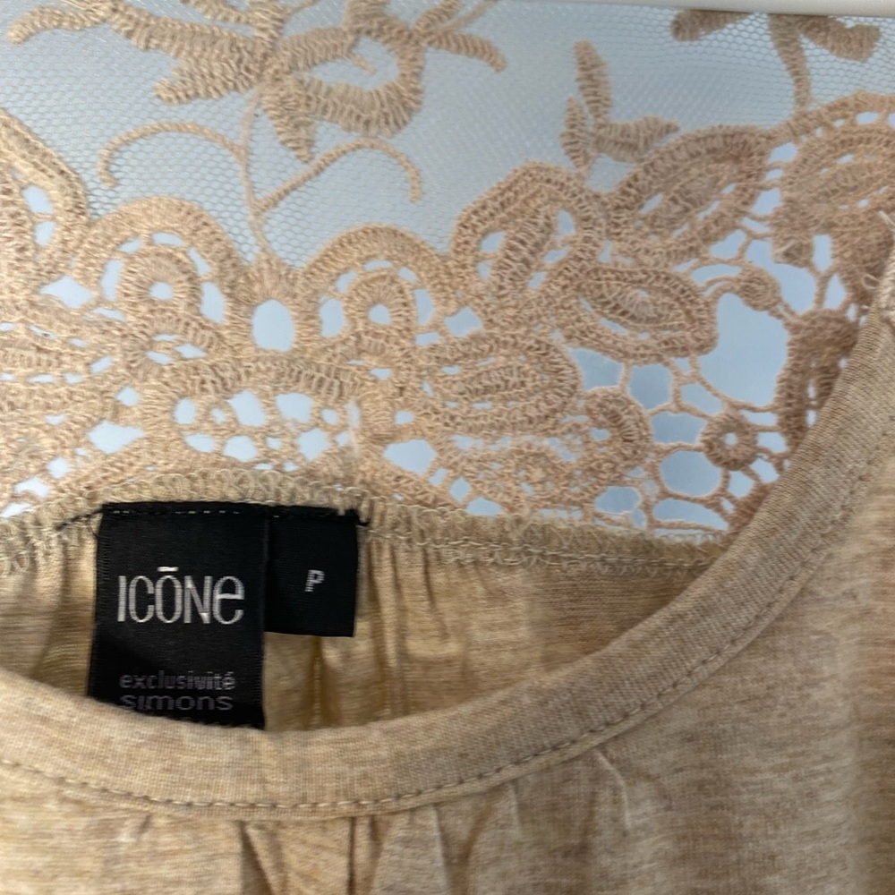 Simons Icone sleeveless sweater lace top 100% cotton